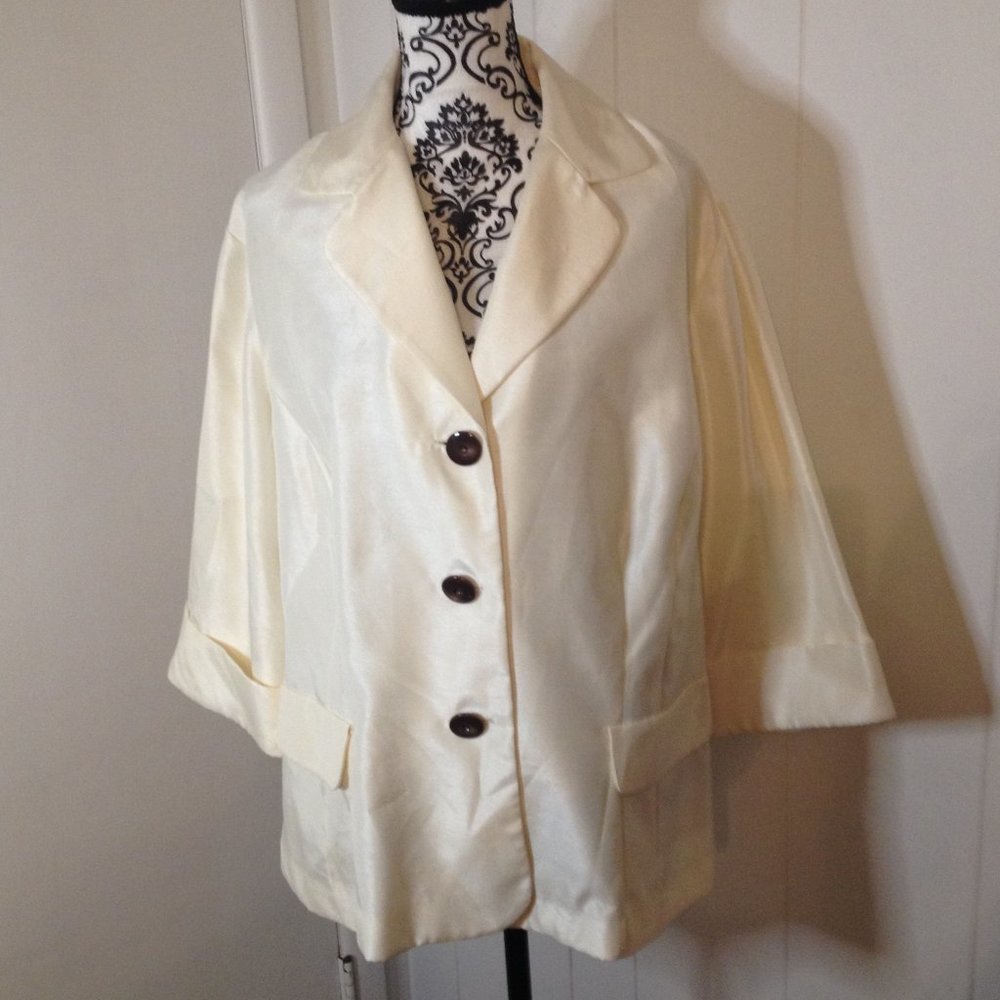 Dana Kay Blazer White Mid Sleeve Size 22W